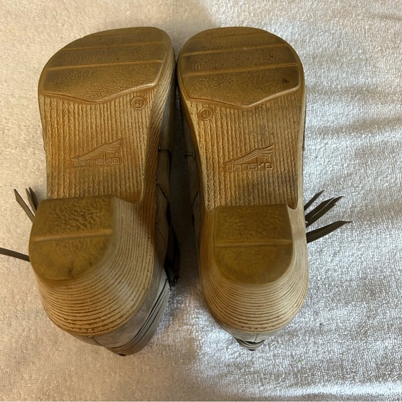 Dansko Women's Markie style leather Bootie with cute tassel detail - Picture 10 of 10